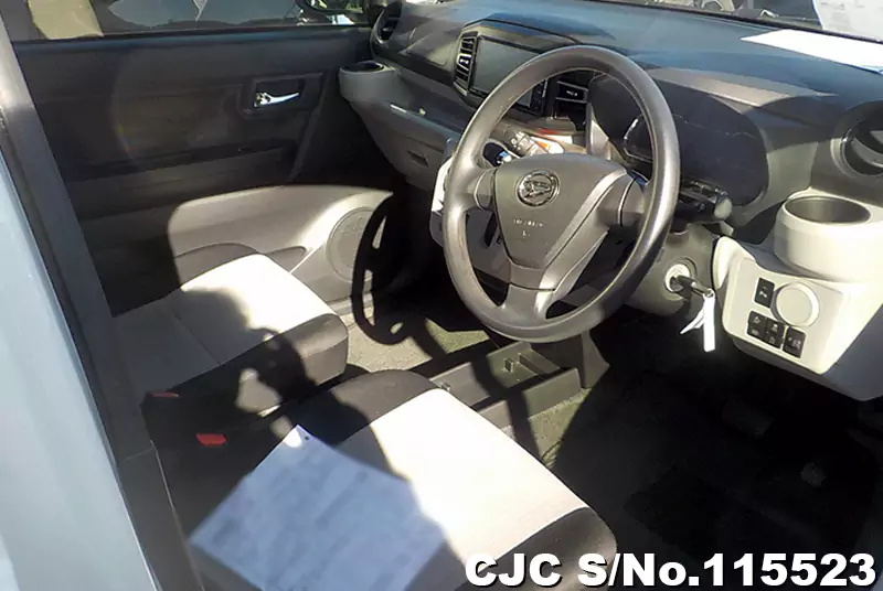 Daihatsu Mira E:S in Pearl White for Sale Image 10