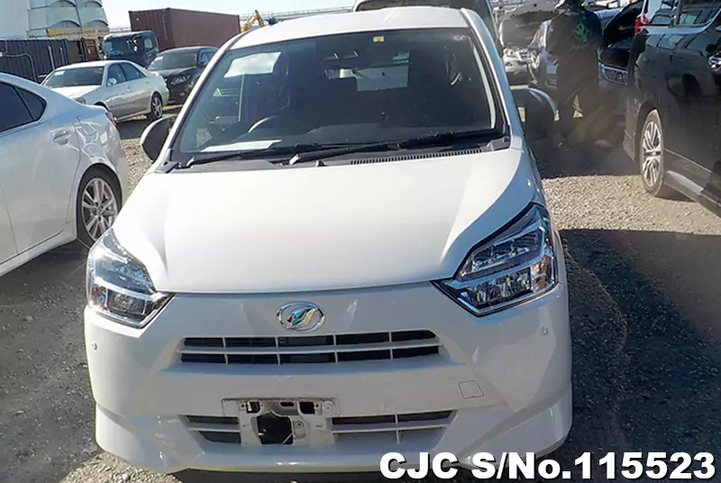 Daihatsu Mira E:S in Pearl White for Sale Image 4