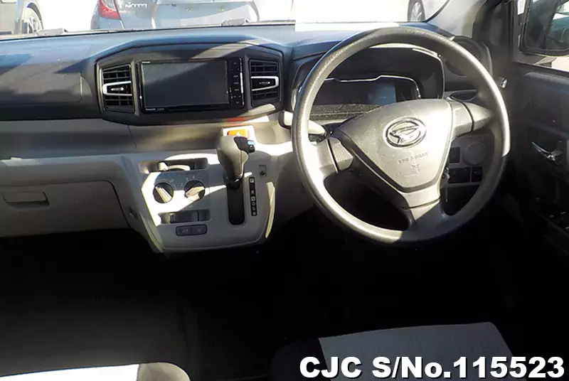 Daihatsu Mira E:S in Pearl White for Sale Image 7