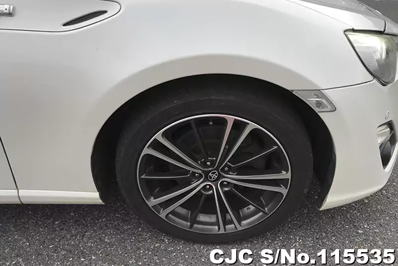 Toyota 86 in Pearl for Sale Image 14
