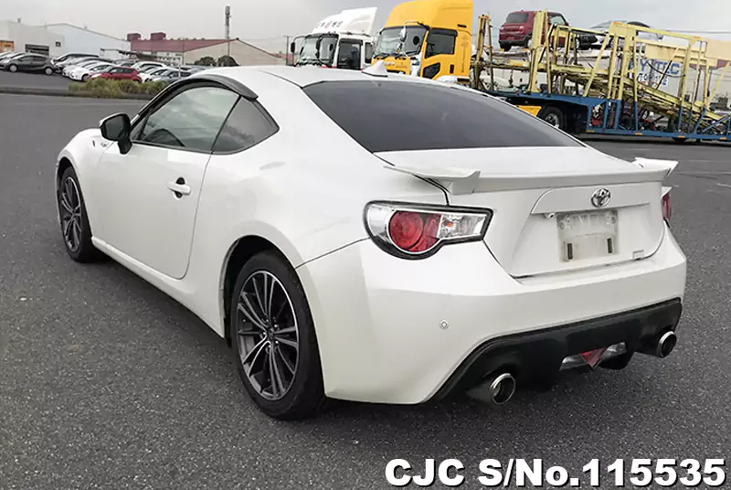 Toyota 86 in Pearl for Sale Image 2