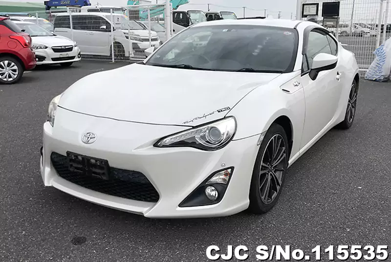 Toyota 86 in Pearl for Sale Image 3