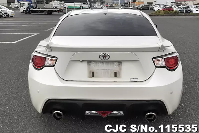 Toyota 86 in Pearl for Sale Image 4