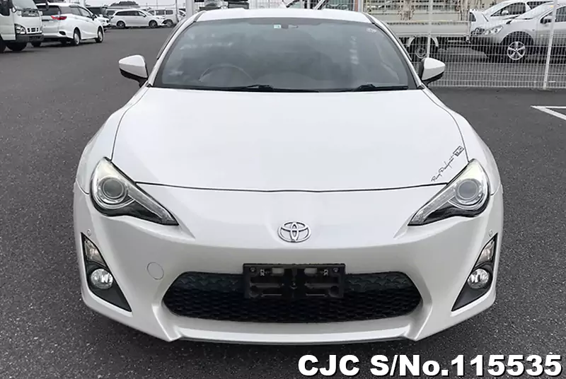 Toyota 86 in Pearl for Sale Image 5