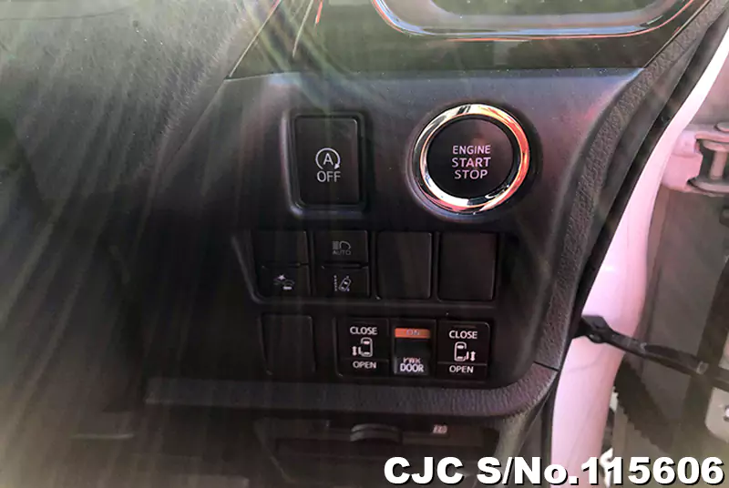 2018 Toyota Voxy White for sale | Stock No. 115606 | Japanese Used