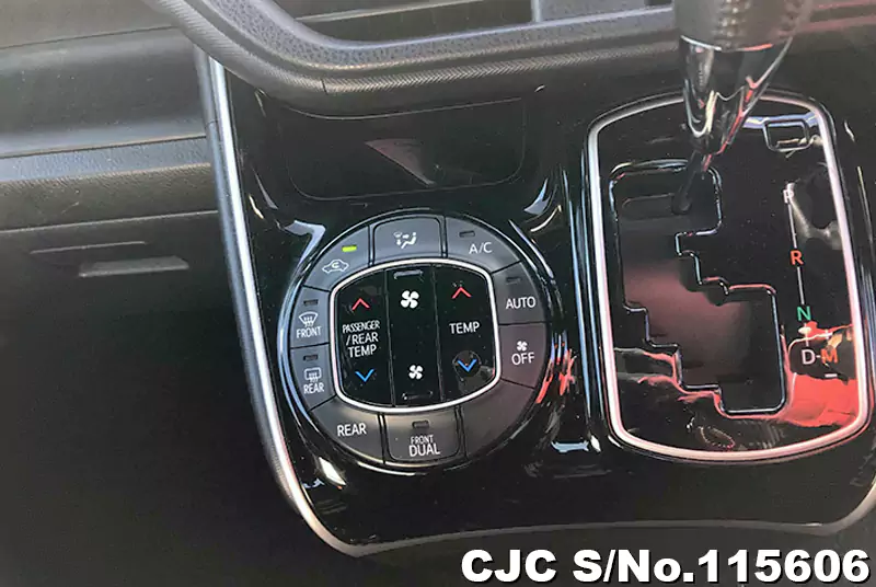 2018 Toyota Voxy White for sale | Stock No. 115606 | Japanese Used