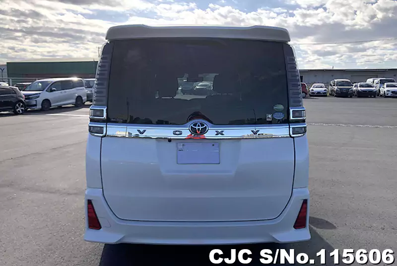 2018 Toyota Voxy White for sale | Stock No. 115606