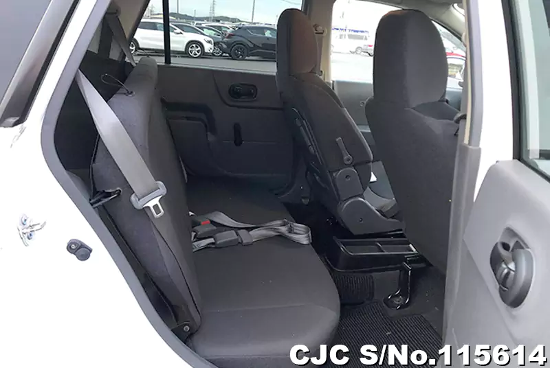 Nissan AD Van in White for Sale Image 11
