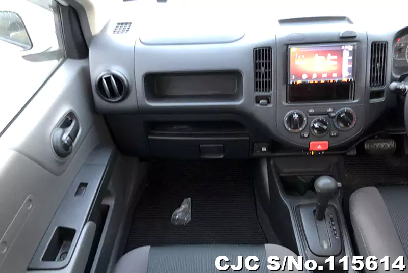 Nissan AD Van in White for Sale Image 14