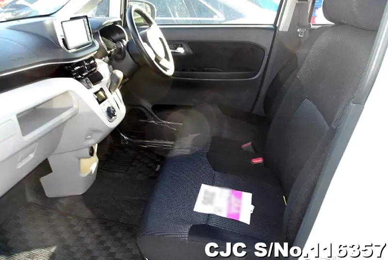Daihatsu Move in White for Sale Image 9