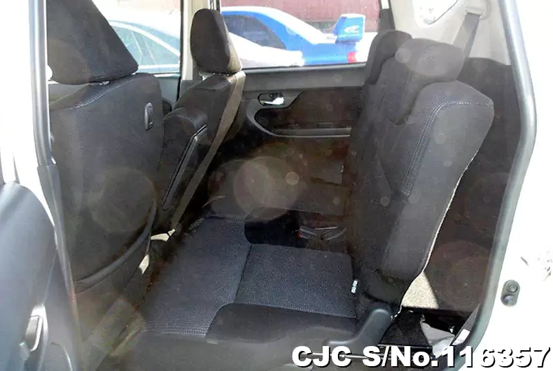 Daihatsu Move in White for Sale Image 11