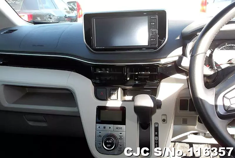 Daihatsu Move in White for Sale Image 13