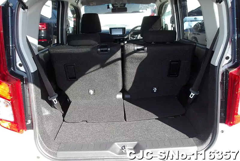 Daihatsu Move in White for Sale Image 6