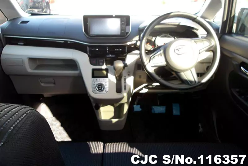 Daihatsu Move in White for Sale Image 7