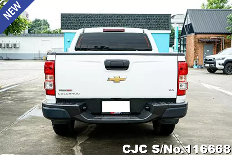 Chevrolet Colorado in White for Sale Image 5