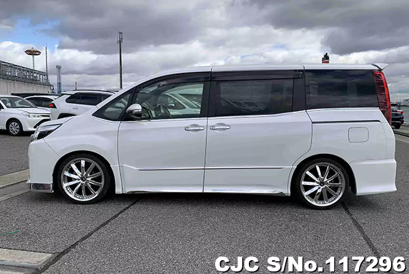 NOA 2017 Toyota Noah White for sale | Stock No. 117296 | Japanese Used