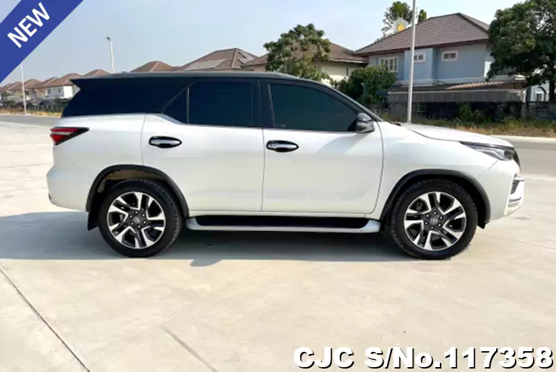 2021 Toyota / Fortuner Stock No. 117358