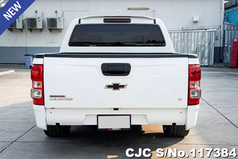 Chevrolet Colorado in White for Sale Image 5
