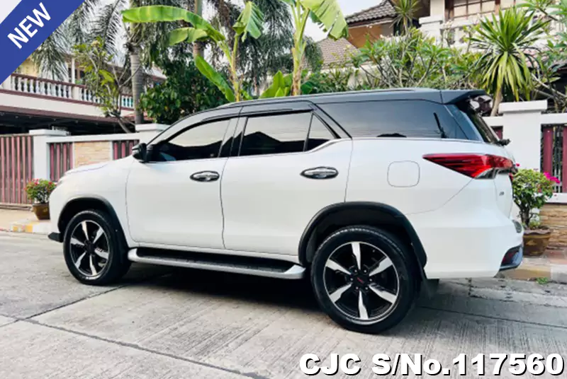 2019 Toyota / Fortuner Stock No. 117560