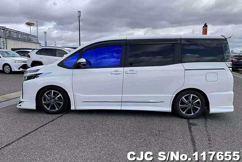 BLITZ　ヴォクシー　ノア 2017 Toyota Voxy White for sale | Stock No. 117655 | Japanese Used