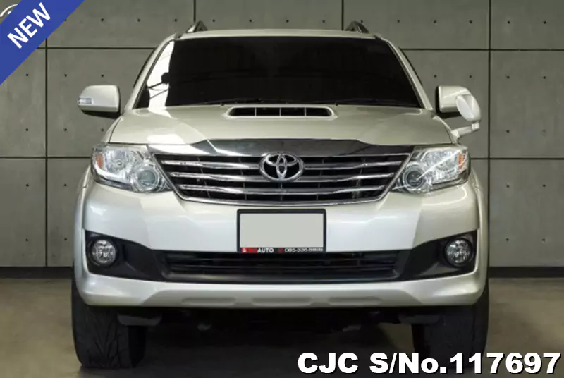 2015 Toyota / Fortuner Stock No. 117697