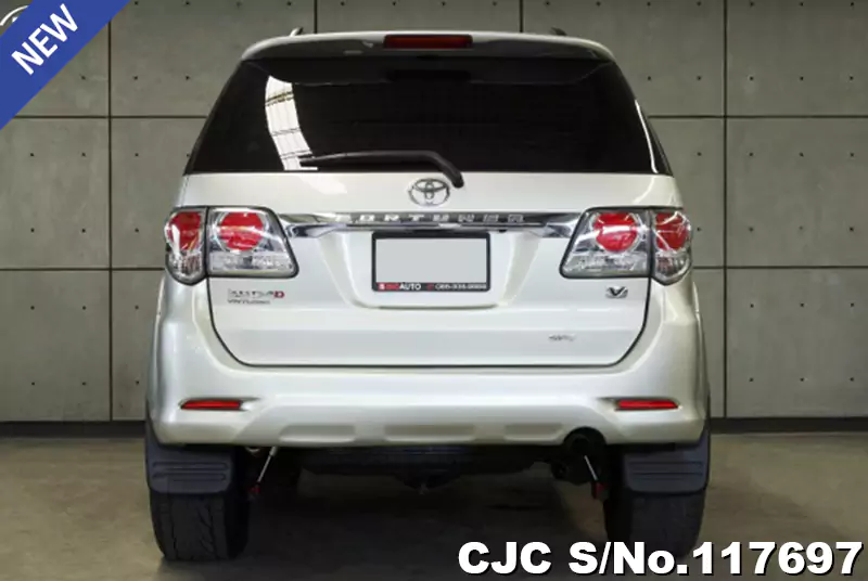 2015 Toyota / Fortuner Stock No. 117697