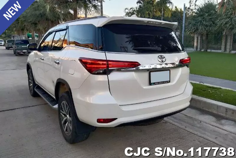 2019 Toyota / Fortuner Stock No. 117738