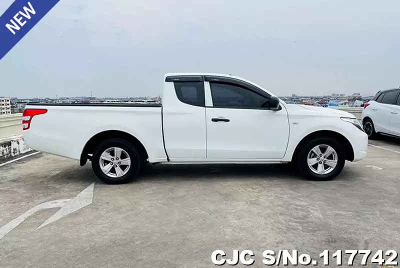 Mitsubishi Triton in White for Sale Image 6