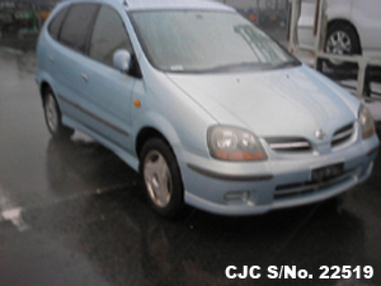 Nissan tino 1999