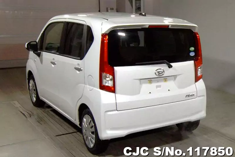 Daihatsu Move in White for Sale Image 2