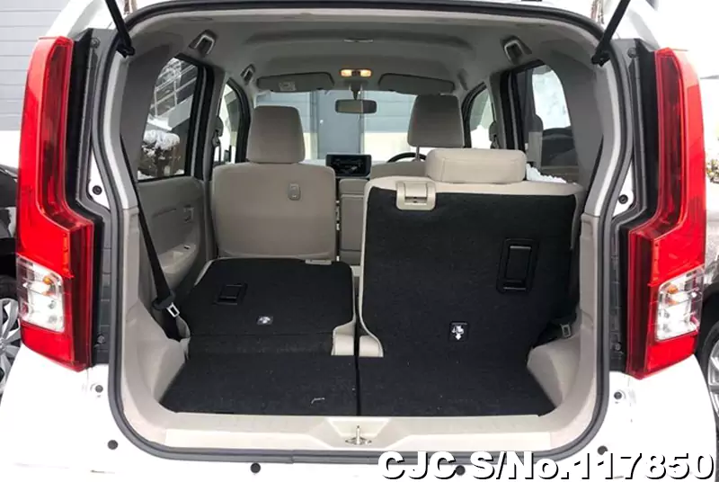 Daihatsu Move in White for Sale Image 4