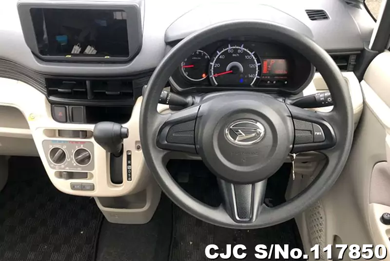 Daihatsu Move in White for Sale Image 5