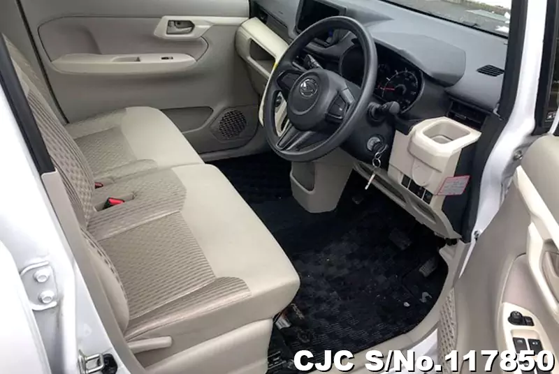 Daihatsu Move in White for Sale Image 6
