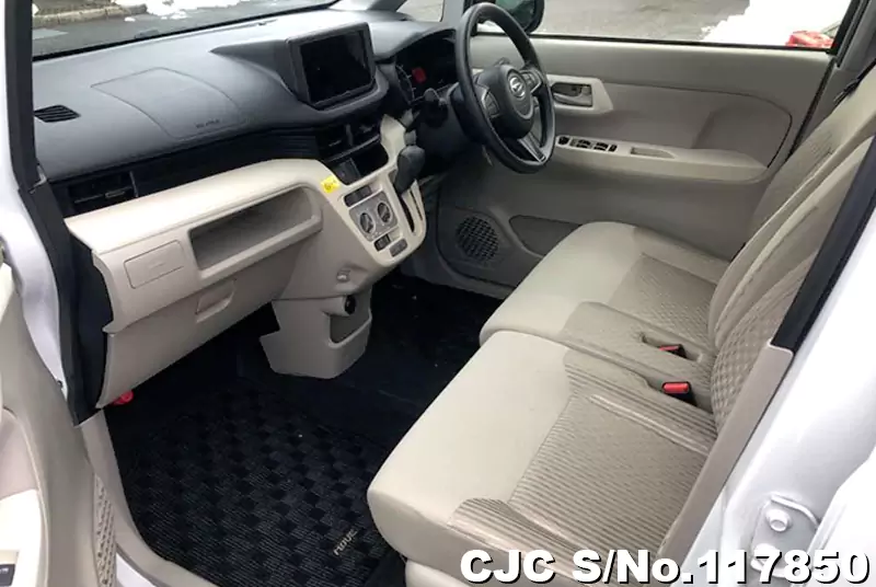 Daihatsu Move in White for Sale Image 7