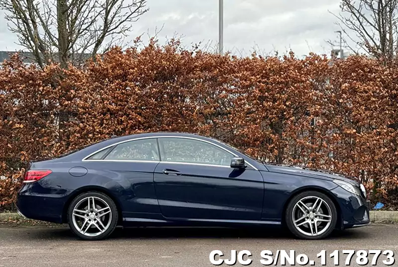 Mercedes Benz E Class in Blue for Sale Image 6