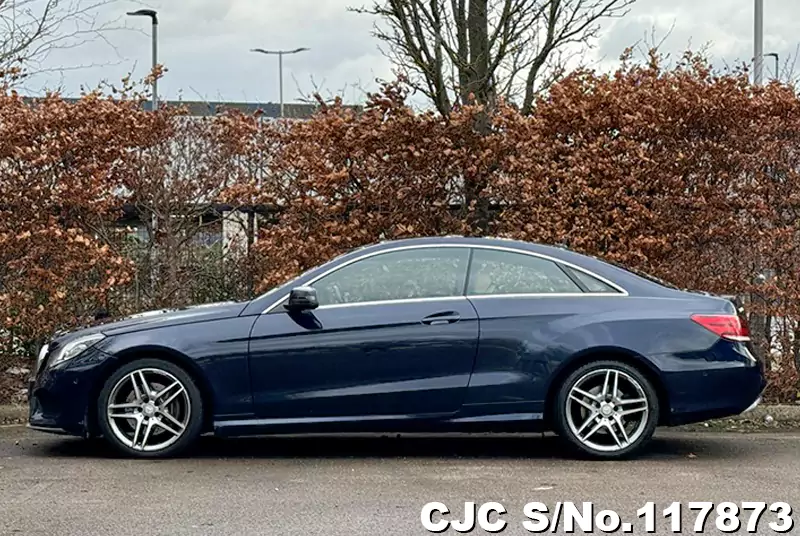Mercedes Benz E Class in Blue for Sale Image 7