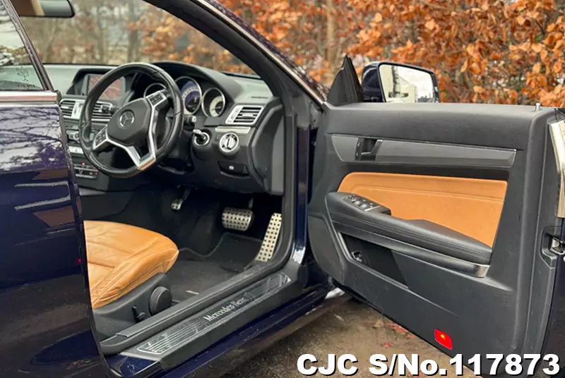 Mercedes Benz E Class in Blue for Sale Image 9