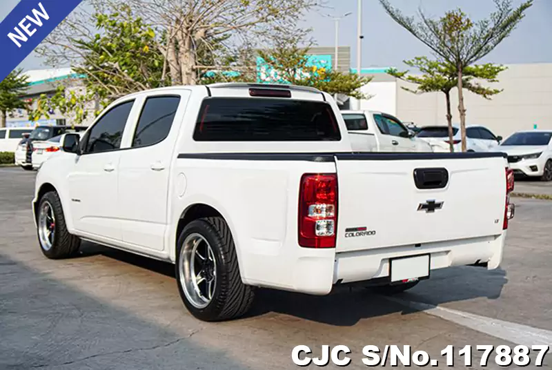Chevrolet Colorado in White for Sale Image 1
