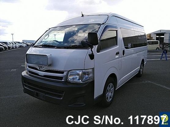 Toyota Hiace in White for Sale Image 6