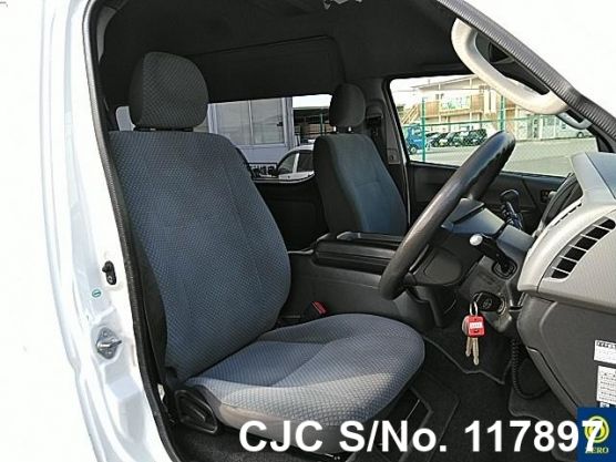 Toyota Hiace in White for Sale Image 12