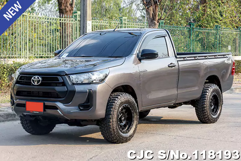 Toyota Hilux in Gray for Sale Image 3