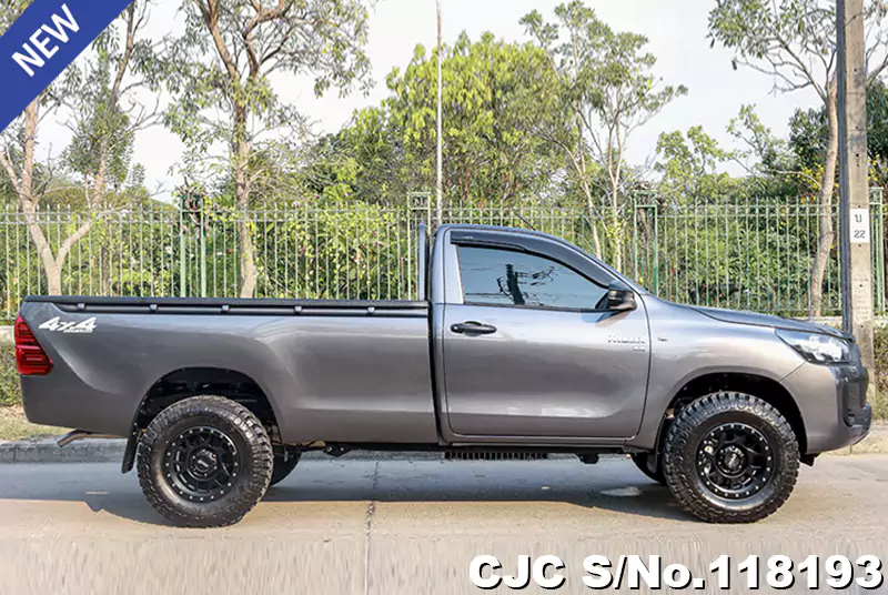 Toyota Hilux in Gray for Sale Image 6