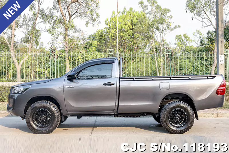 Toyota Hilux in Gray for Sale Image 7