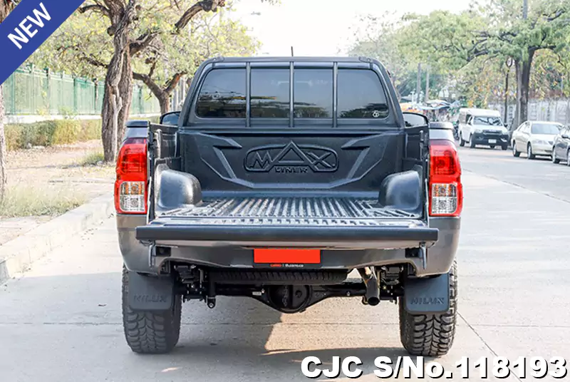 Toyota Hilux in Gray for Sale Image 8