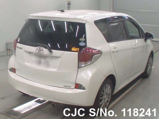 Toyota Ractis in White for Sale Image 2