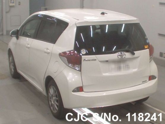 Toyota Ractis in White for Sale Image 4