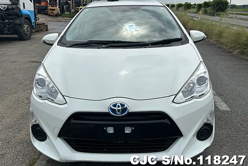 Toyota Aqua in Pearl for Sale Image 4