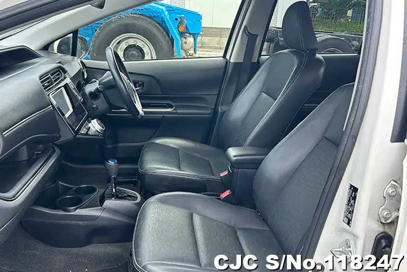 Toyota Aqua in Pearl for Sale Image 8