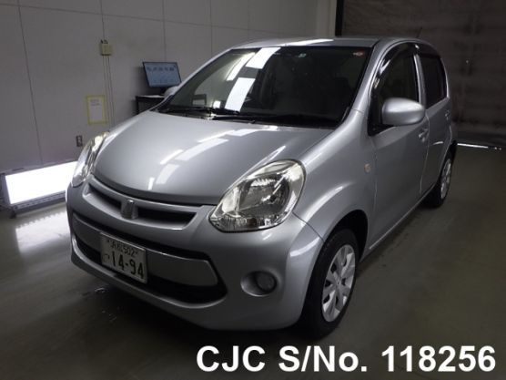 Toyota Passo in Silver for Sale Image 3