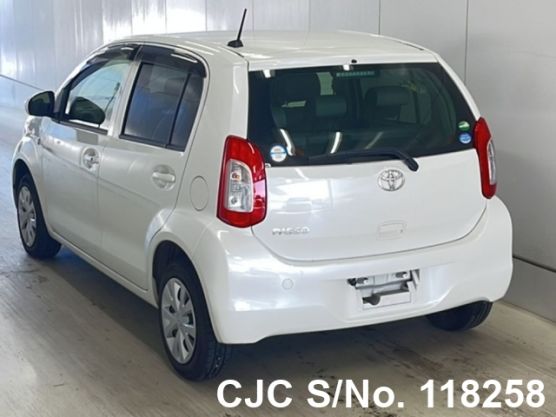 Toyota Passo in Pearl White for Sale Image 1